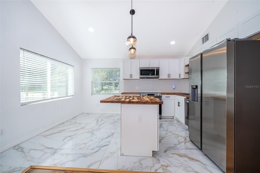 Active With Contract: $279,000 (2 beds, 1 baths, 1120 Square Feet)