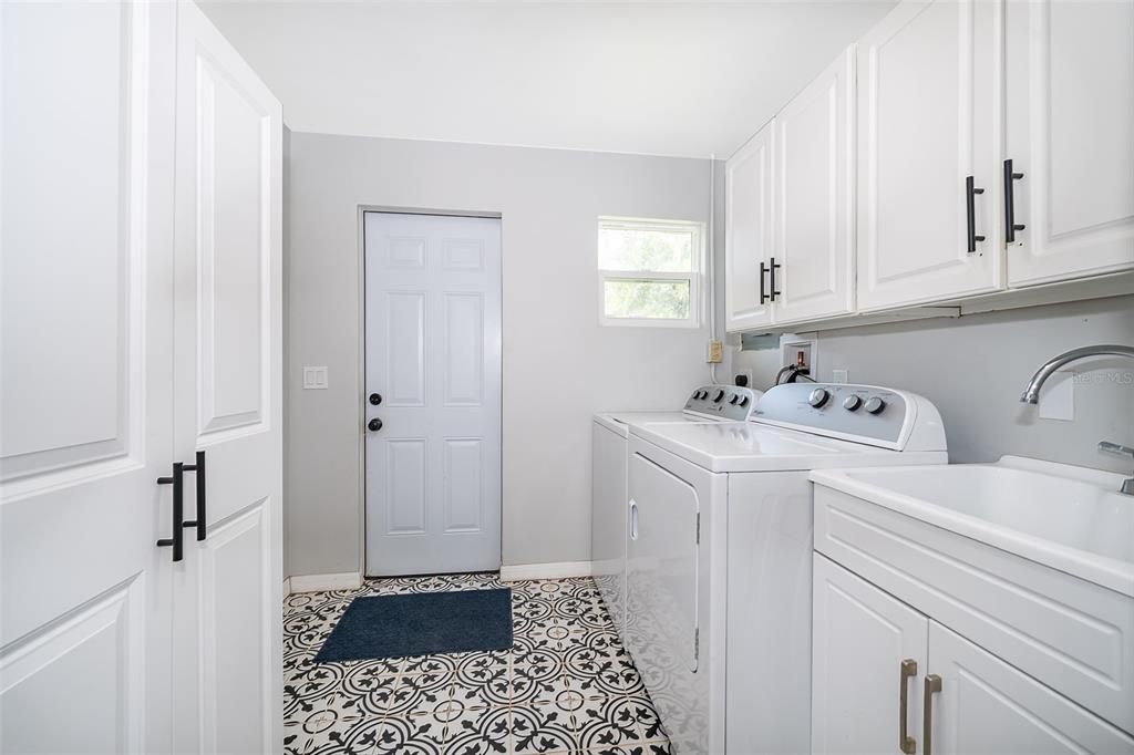 Active With Contract: $279,000 (2 beds, 1 baths, 1120 Square Feet)