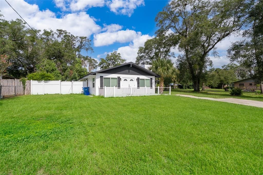 Active With Contract: $279,000 (2 beds, 1 baths, 1120 Square Feet)