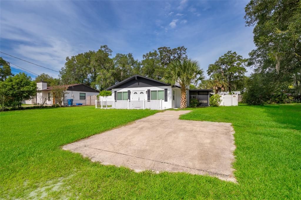 Active With Contract: $279,000 (2 beds, 1 baths, 1120 Square Feet)