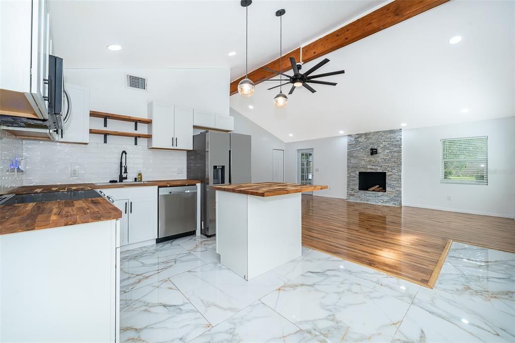 Active With Contract: $279,000 (2 beds, 1 baths, 1120 Square Feet)