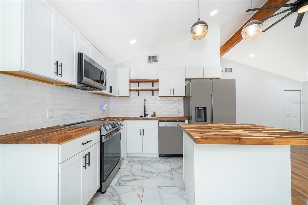 Active With Contract: $279,000 (2 beds, 1 baths, 1120 Square Feet)