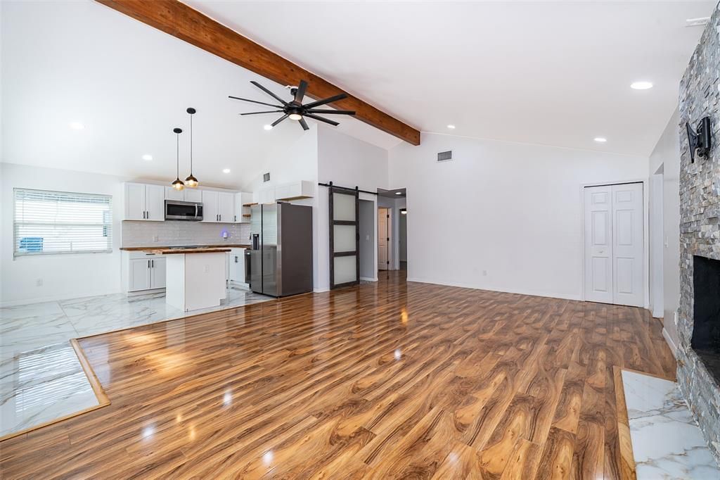 Active With Contract: $279,000 (2 beds, 1 baths, 1120 Square Feet)