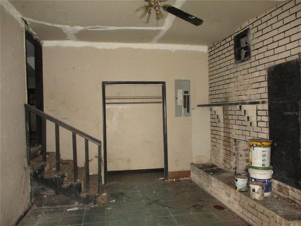 Active With Contract: $70,500 (3 beds, 2 baths, 1696 Square Feet)