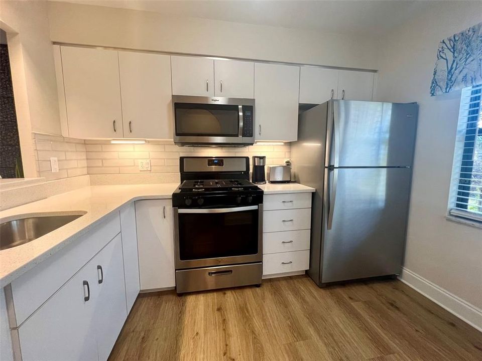 Под контрактом: $159,000 (2 спален, 1 ванн, 812 Квадратных фут)