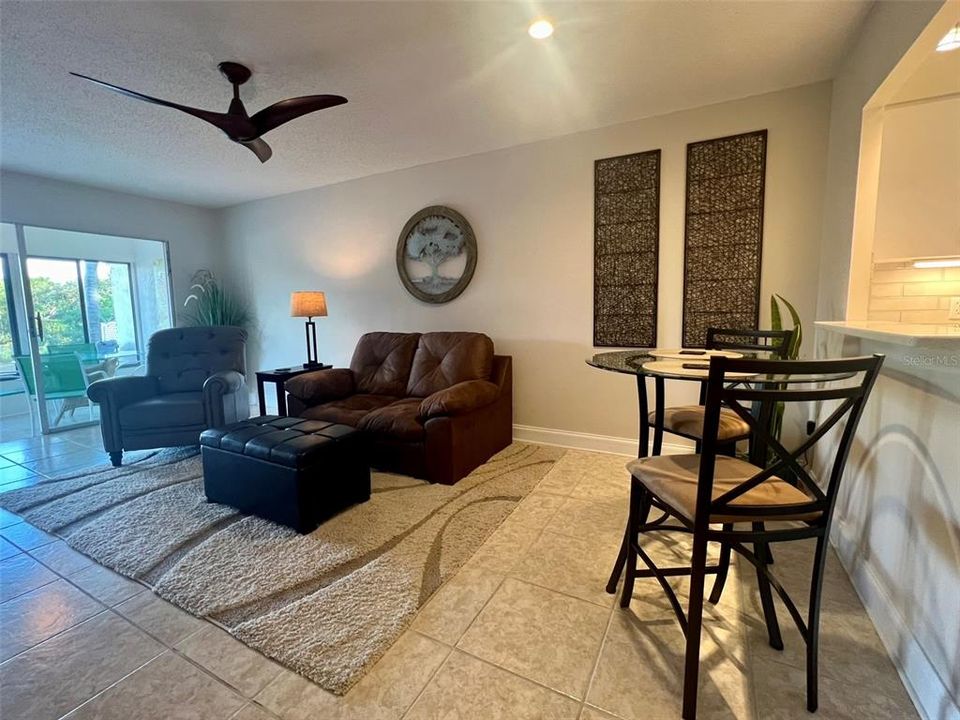 Под контрактом: $159,000 (2 спален, 1 ванн, 812 Квадратных фут)