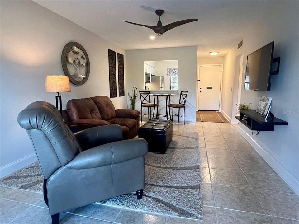 Под контрактом: $159,000 (2 спален, 1 ванн, 812 Квадратных фут)