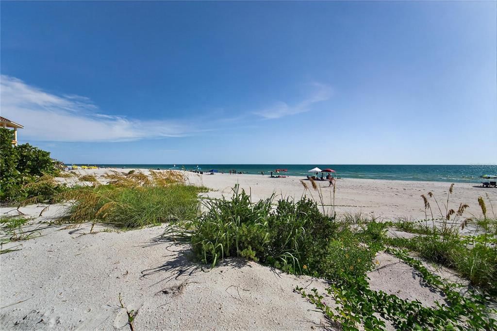 For Sale: $8,999,899 (5 beds, 5 baths, 5198 Square Feet)