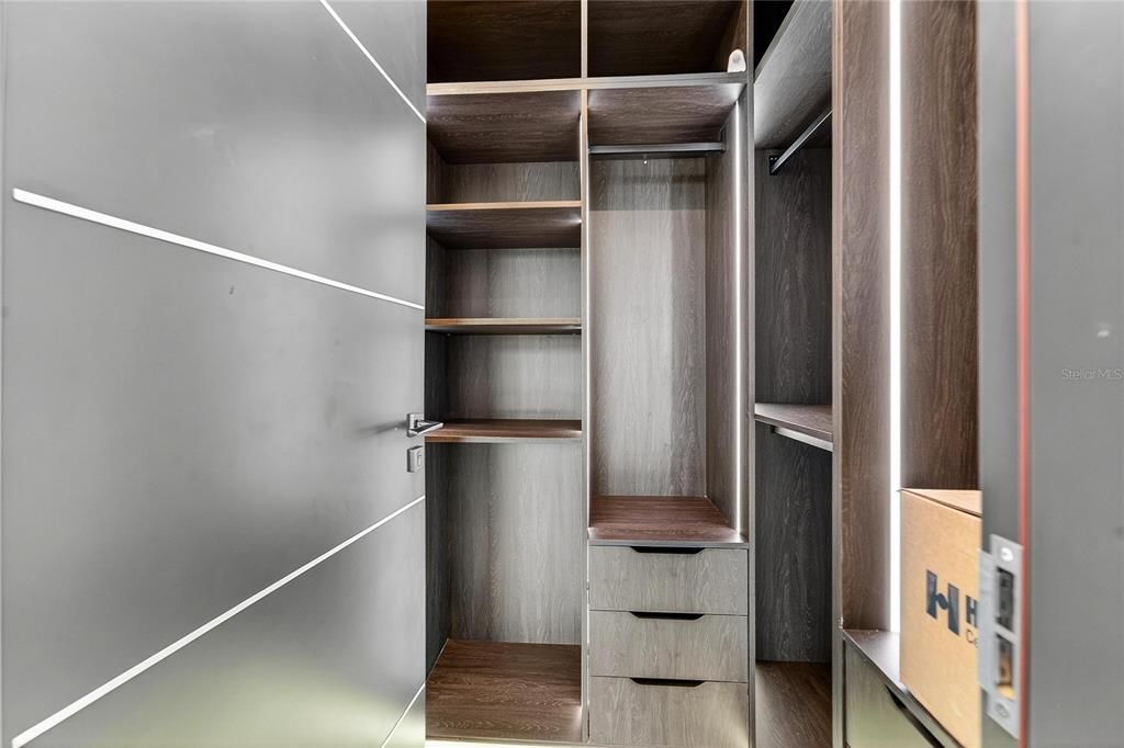 For Sale: $8,999,899 (5 beds, 5 baths, 5198 Square Feet)