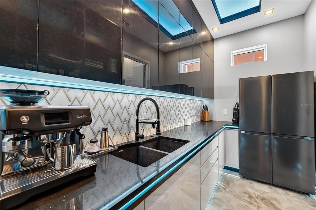 For Sale: $8,999,899 (5 beds, 5 baths, 5198 Square Feet)