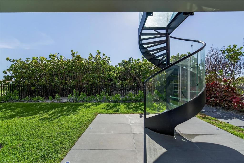 For Sale: $8,999,899 (5 beds, 5 baths, 5198 Square Feet)