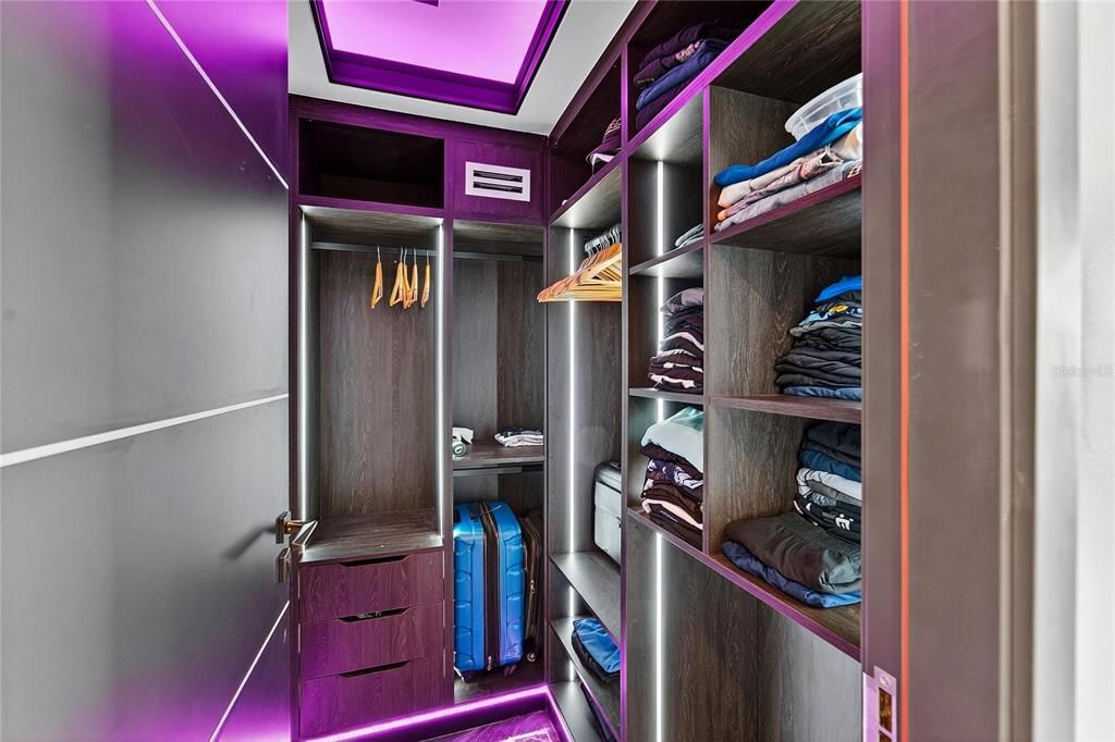 For Sale: $8,999,899 (5 beds, 5 baths, 5198 Square Feet)