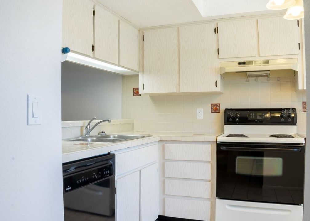 For Sale: $130,000 (2 beds, 2 baths, 1114 Square Feet)