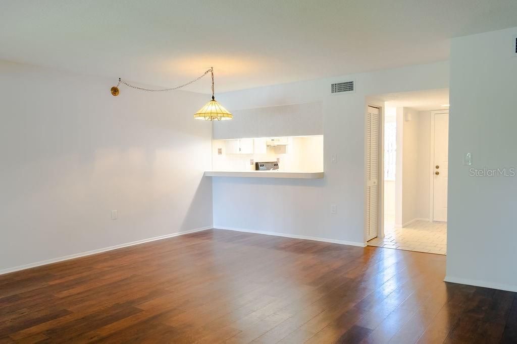For Sale: $130,000 (2 beds, 2 baths, 1114 Square Feet)