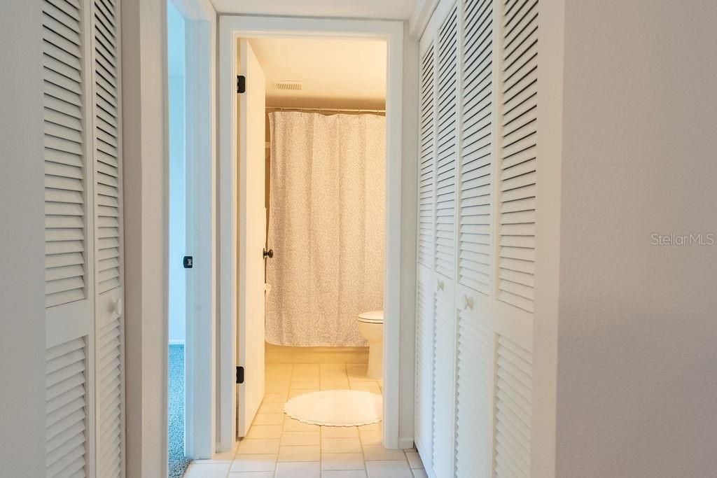 For Sale: $130,000 (2 beds, 2 baths, 1114 Square Feet)