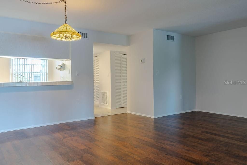 For Sale: $130,000 (2 beds, 2 baths, 1114 Square Feet)