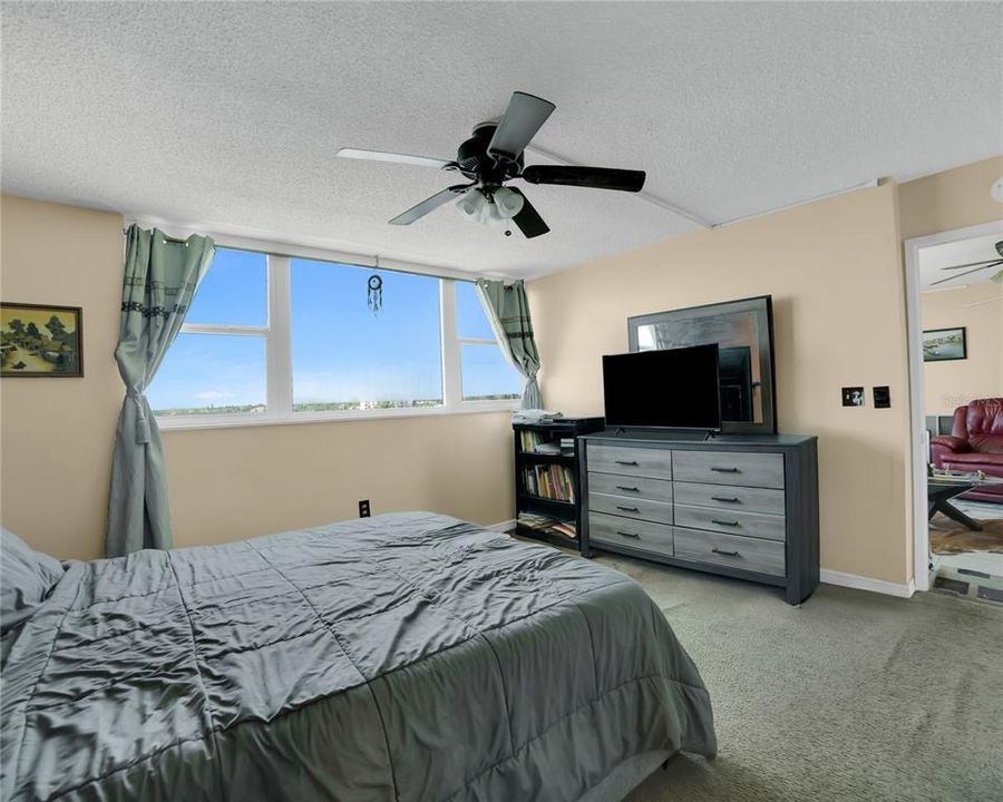 Active With Contract: $150,000 (2 beds, 2 baths, 1050 Square Feet)