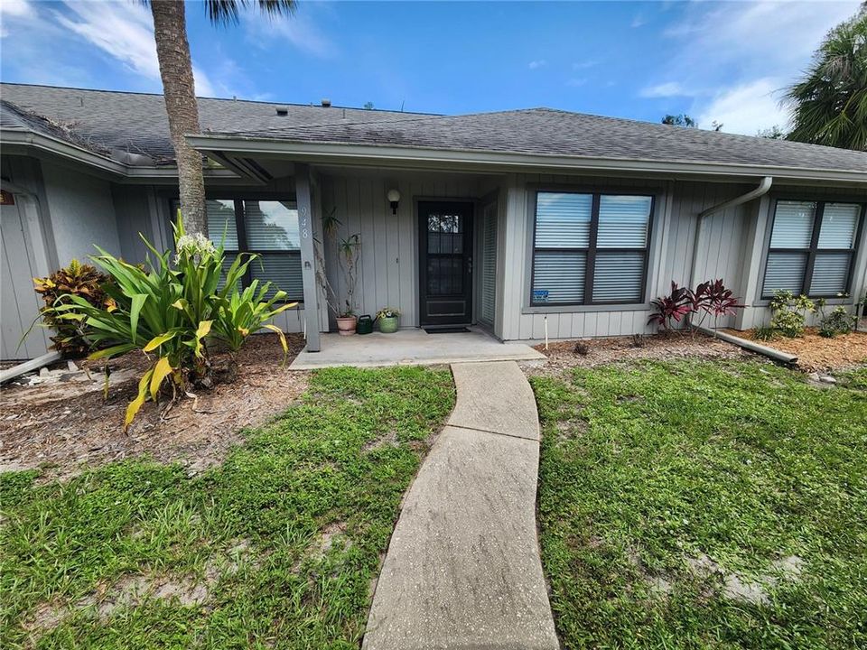 Active With Contract: $139,000 (2 beds, 2 baths, 1135 Square Feet)