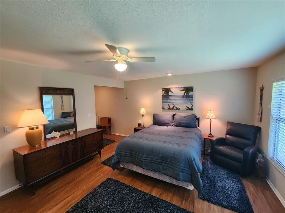 Active With Contract: $139,000 (2 beds, 2 baths, 1135 Square Feet)