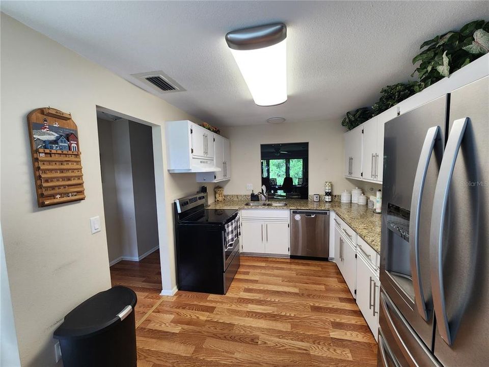 Active With Contract: $139,000 (2 beds, 2 baths, 1135 Square Feet)