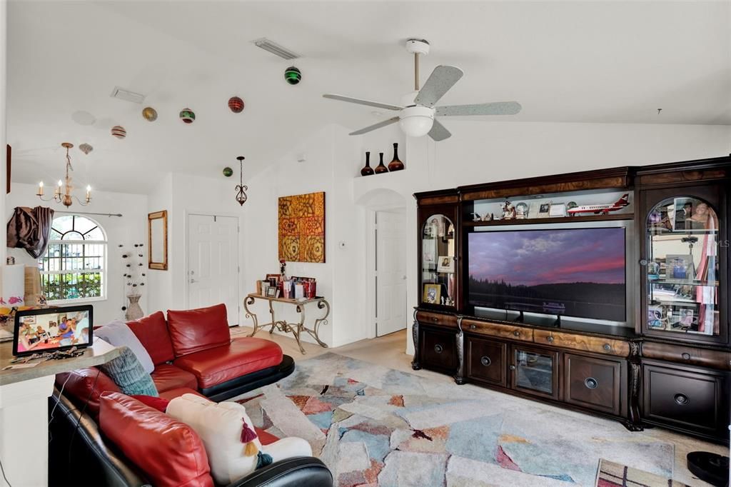 待售: $308,000 (3 贝兹, 2 浴室, 1282 平方英尺)