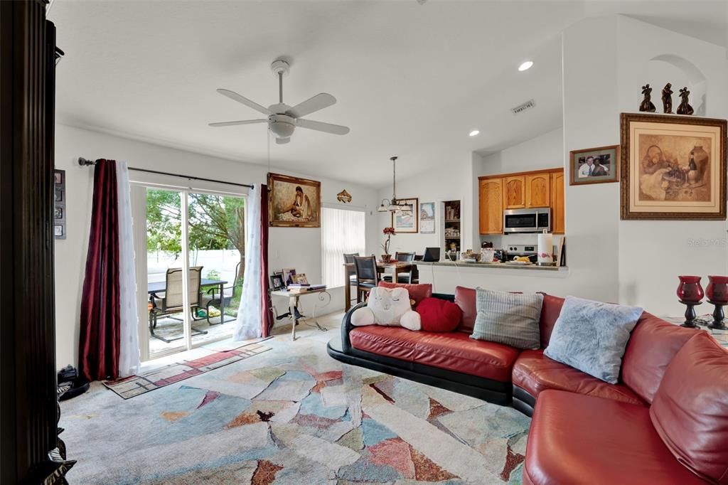 待售: $308,000 (3 贝兹, 2 浴室, 1282 平方英尺)