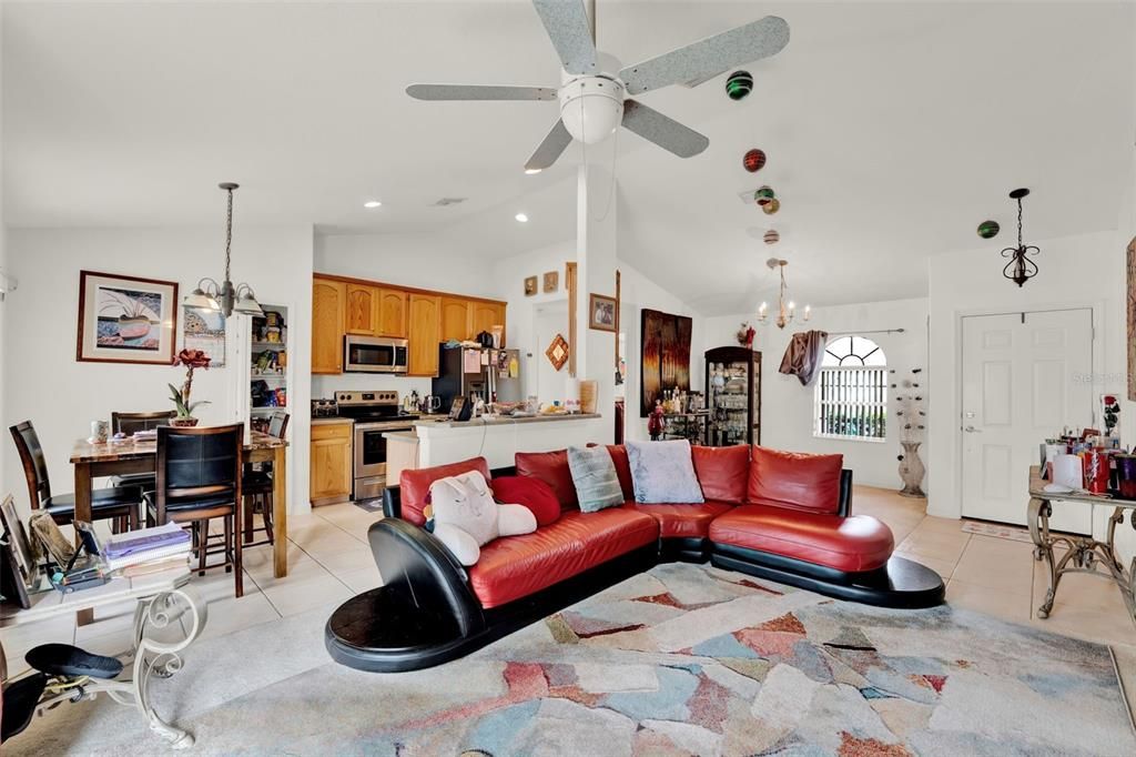 待售: $308,000 (3 贝兹, 2 浴室, 1282 平方英尺)