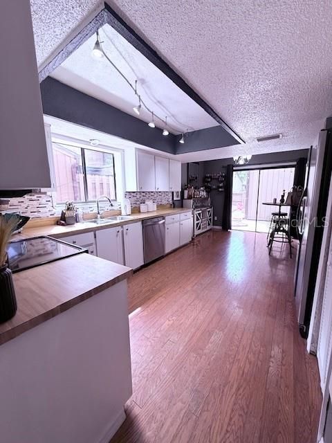 For Sale: $289,900 (3 beds, 2 baths, 2063 Square Feet)