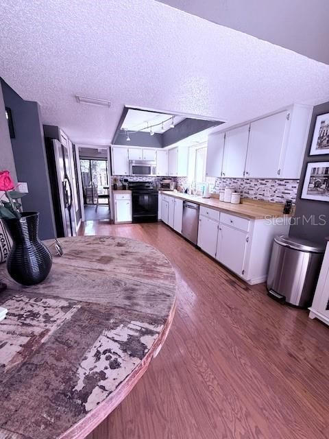 For Sale: $289,900 (3 beds, 2 baths, 2063 Square Feet)