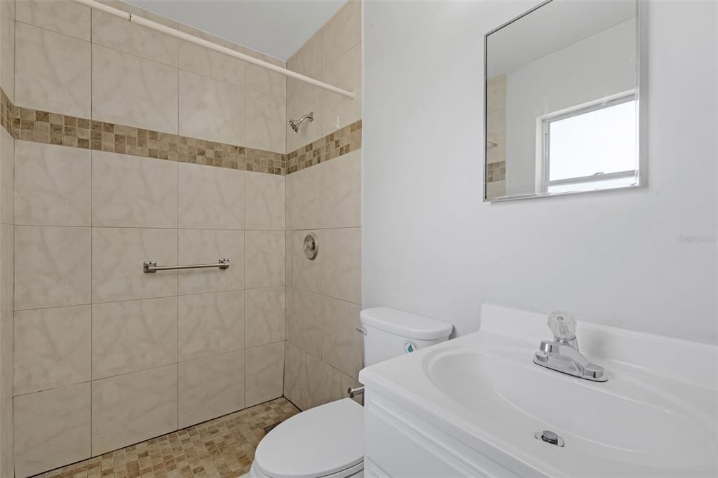 Activo con contrato: $308,000 (3 camas, 2 baños, 1095 Pies cuadrados)