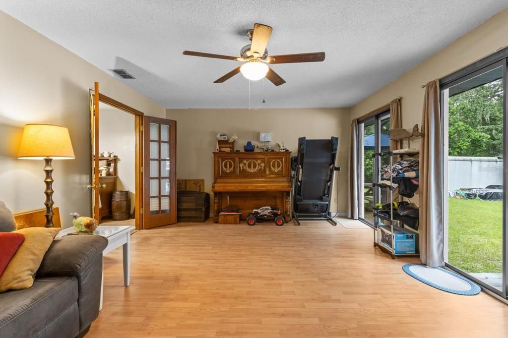 En Venta: $349,900 (3 camas, 2 baños, 2035 Pies cuadrados)