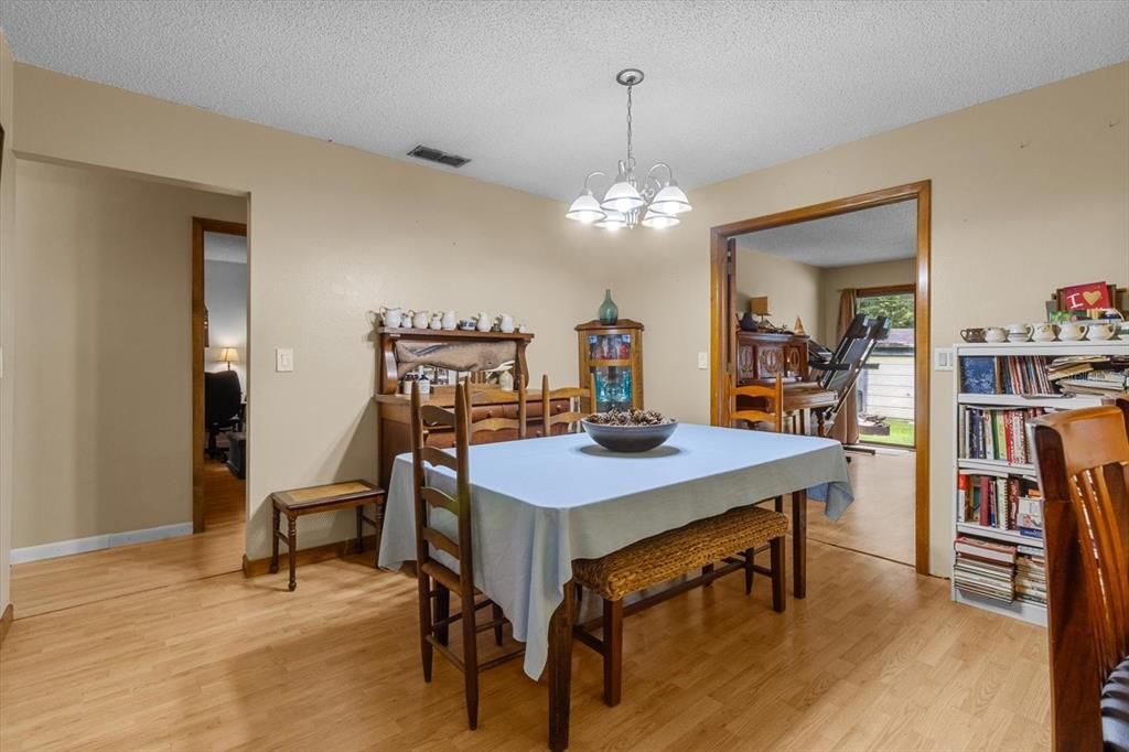 En Venta: $349,900 (3 camas, 2 baños, 2035 Pies cuadrados)