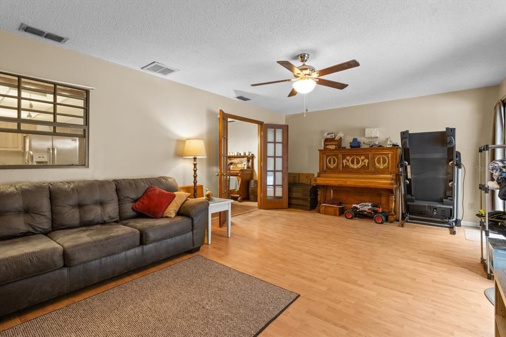 En Venta: $349,900 (3 camas, 2 baños, 2035 Pies cuadrados)