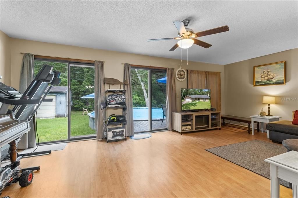 En Venta: $349,900 (3 camas, 2 baños, 2035 Pies cuadrados)