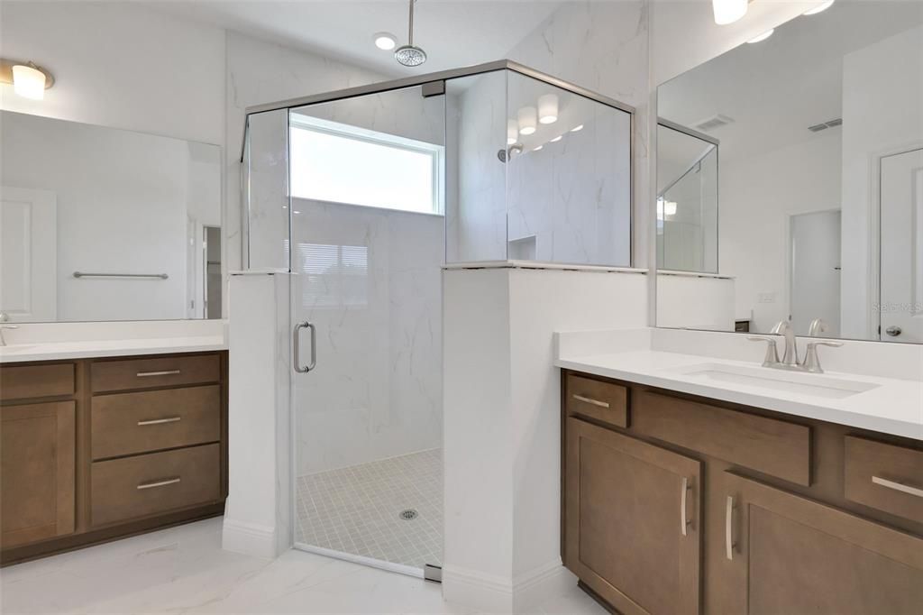 合同活跃: $559,219 (3 贝兹, 3 浴室, 2371 平方英尺)