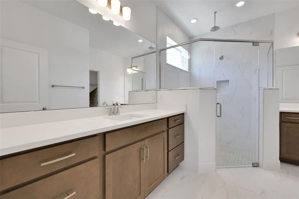 合同活跃: $559,219 (3 贝兹, 3 浴室, 2371 平方英尺)