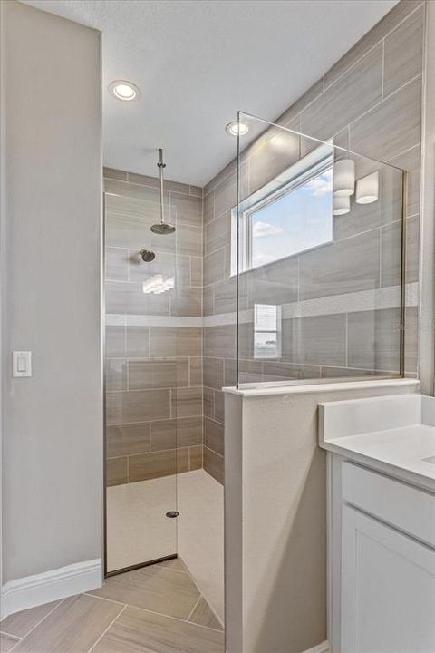 合同活跃: $1,222,124 (5 贝兹, 3 浴室, 3076 平方英尺)