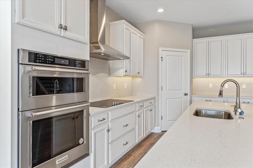 合同活跃: $1,222,124 (5 贝兹, 3 浴室, 3076 平方英尺)