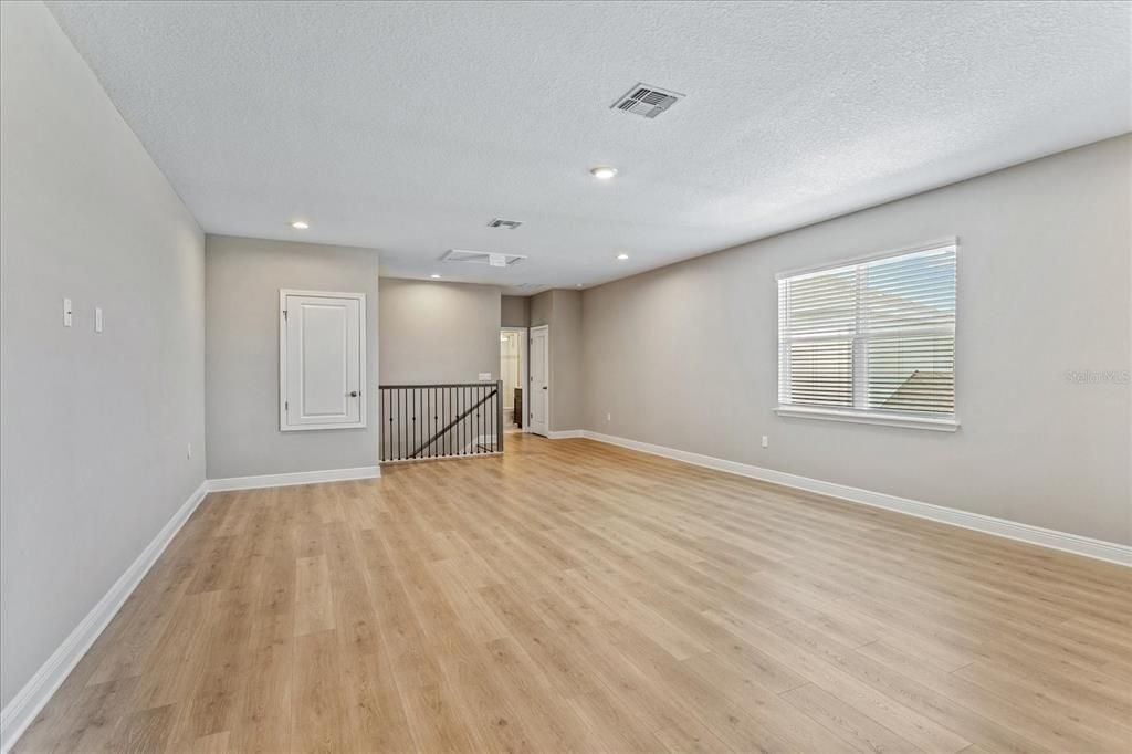 合同活跃: $1,222,124 (5 贝兹, 3 浴室, 3076 平方英尺)