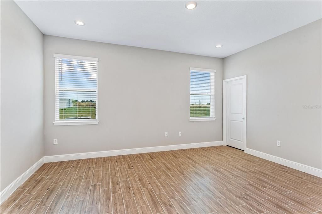 合同活跃: $1,222,124 (5 贝兹, 3 浴室, 3076 平方英尺)