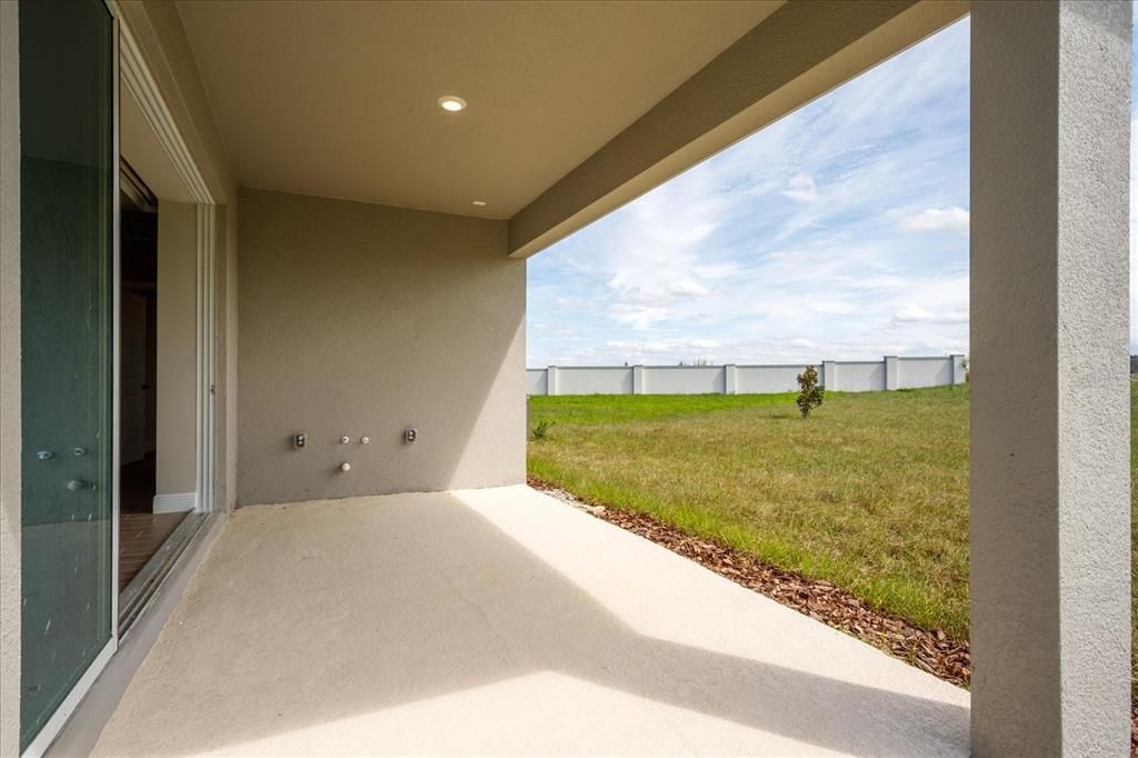 合同活跃: $1,222,124 (5 贝兹, 3 浴室, 3076 平方英尺)