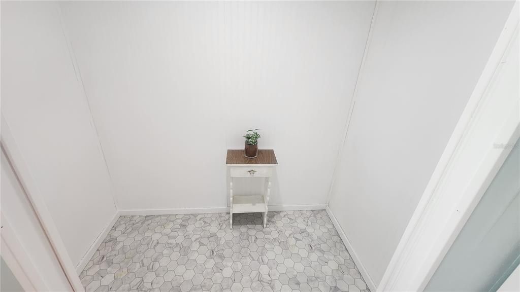 Active With Contract: $45,000 (1 beds, 1 baths, 580 Square Feet)