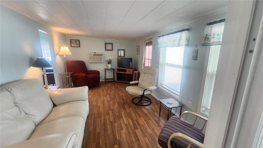 Active With Contract: $45,000 (1 beds, 1 baths, 580 Square Feet)