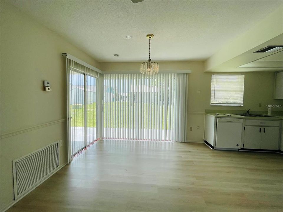 For Rent: $1,450 (3 beds, 2 baths, 1120 Square Feet)