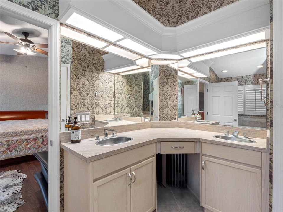 En Venta: $945,900 (3 camas, 2 baños, 2274 Pies cuadrados)