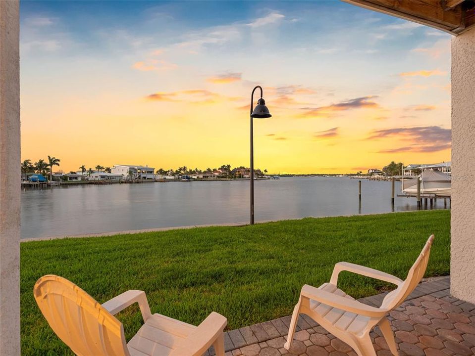 En Venta: $945,900 (3 camas, 2 baños, 2274 Pies cuadrados)