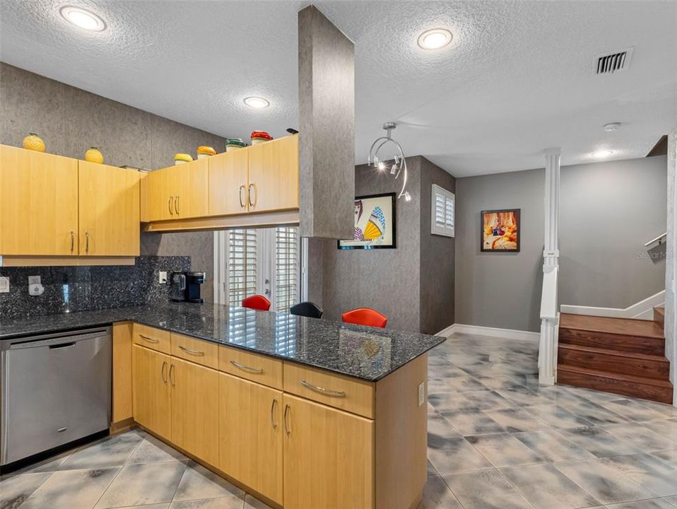 En Venta: $945,900 (3 camas, 2 baños, 2274 Pies cuadrados)