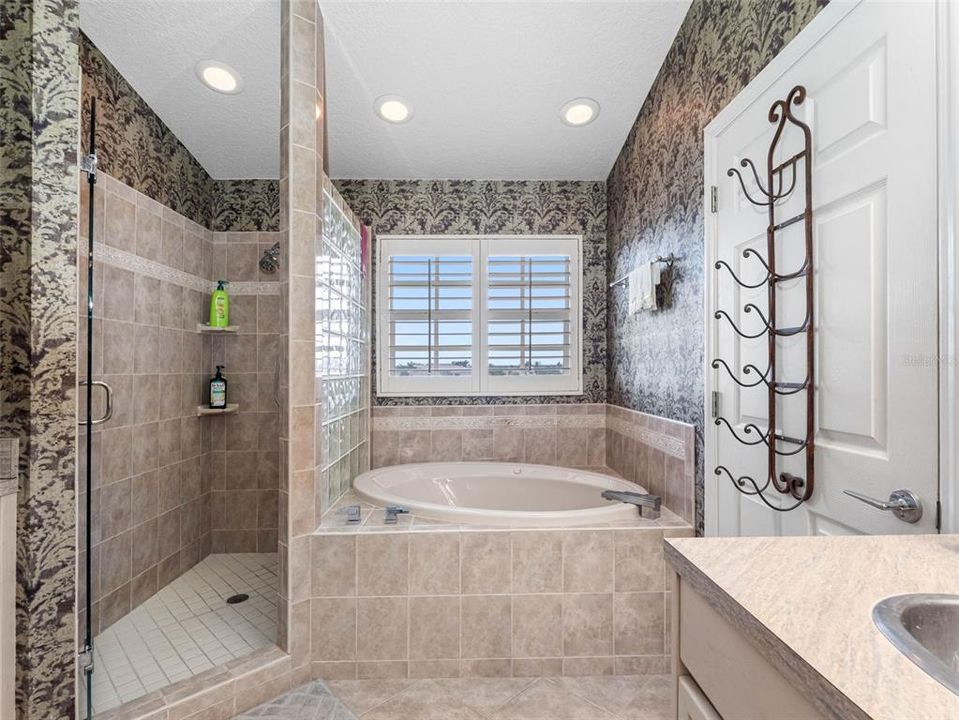 En Venta: $945,900 (3 camas, 2 baños, 2274 Pies cuadrados)