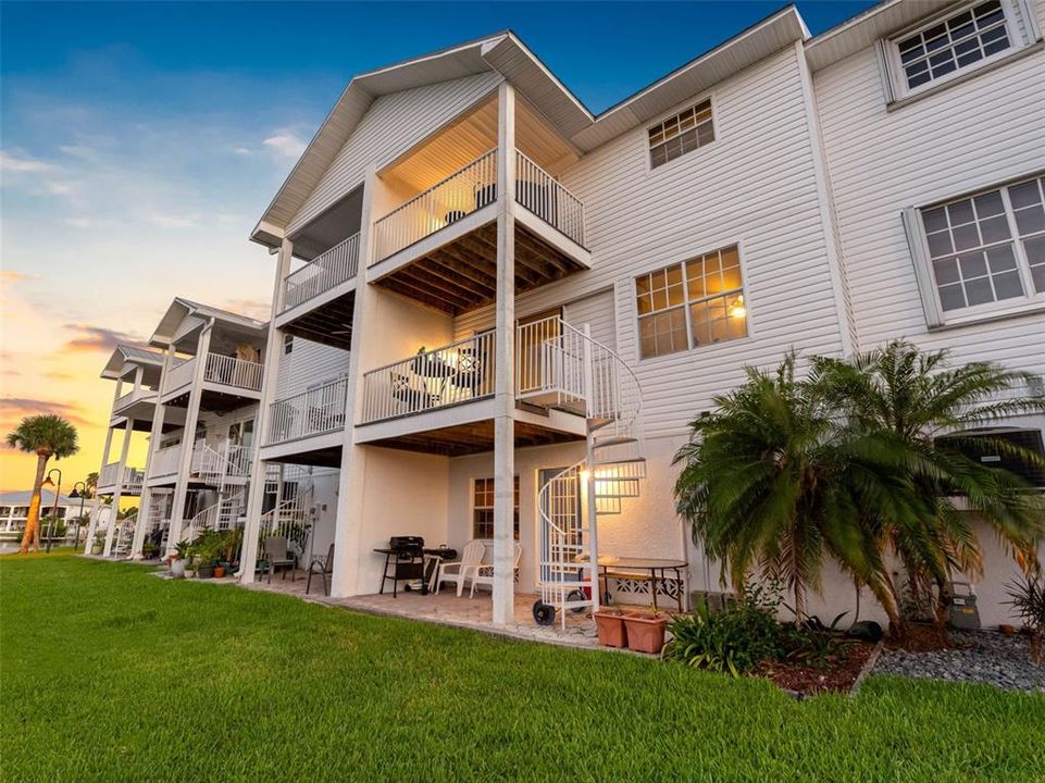 En Venta: $945,900 (3 camas, 2 baños, 2274 Pies cuadrados)