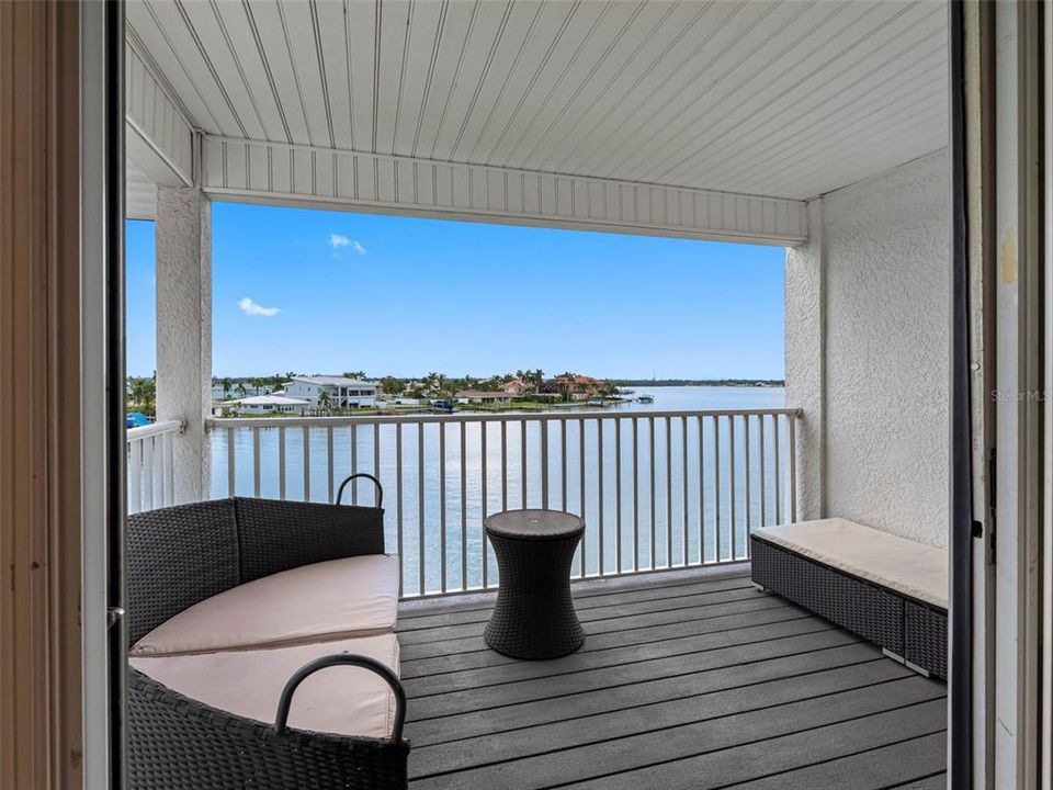 En Venta: $945,900 (3 camas, 2 baños, 2274 Pies cuadrados)